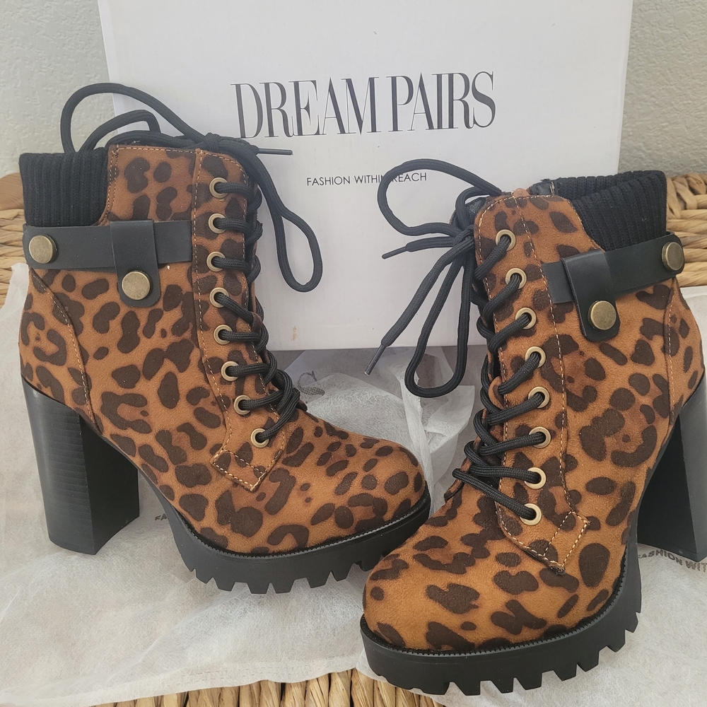 Dream Pairs Women's Brown Leopard Lace-Up Boots